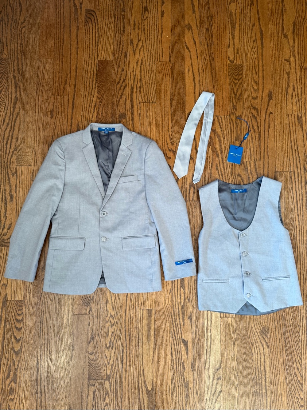 NWOT Size 10 Youth Perry Ellis Light Grey Suit Blazer Coat, Vest and Tie